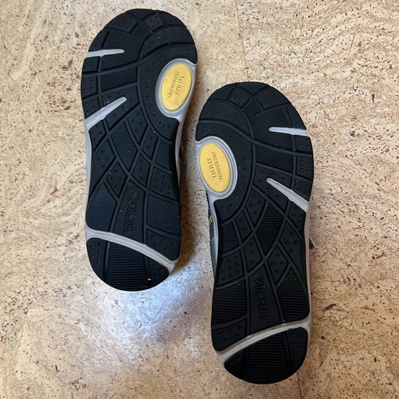 EUC Vionic 1st Ray Technology Gray/Purple Mary Jane style size 8 - Picture 2 of 5